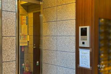 エントランスはオートロック付きです。