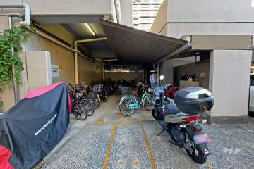 バイク置場、駐輪場