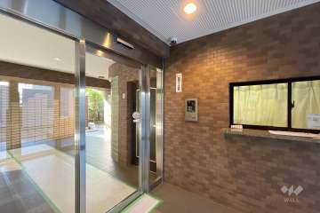 エントランスはオートロック付きです。