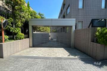 駐車場の出入り口（リングシャッター式）