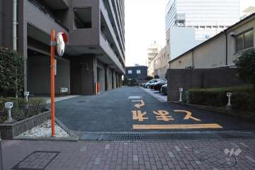駐車場の出入り口　