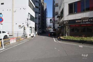 敷地北西側の前面道路