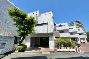 秀和御殿山レジデンスの外観（南東側から）