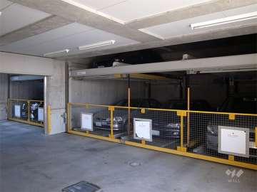建物1階部分にある敷地内駐車場（機械式）