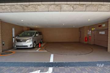 敷地内駐車場（屋内平面式)