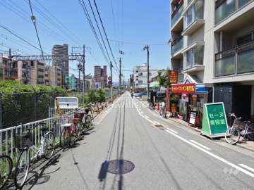 敷地南側の前面道路