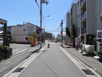 敷地東側の前面道路