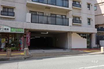 駐車場の出入り口