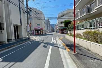 敷地東側の前面道路