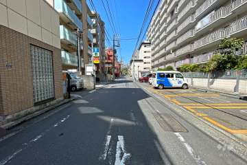敷地南側の前面道路
