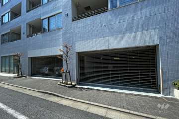 駐車場の出入り口（リングシャッター付き）