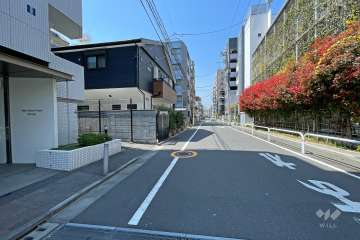 敷地北側の前面道路