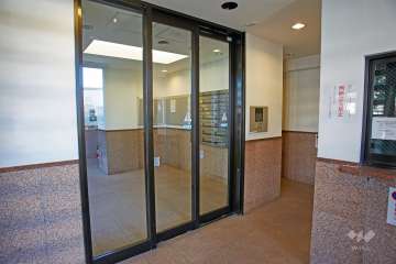 エントランスはオートロック付きです。