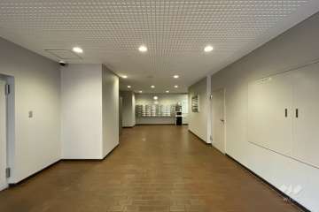 エントランス内