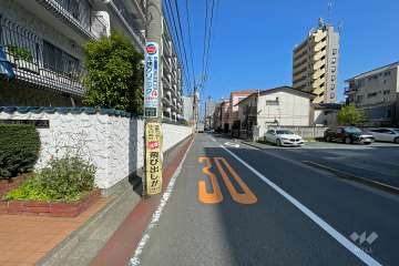 敷地南側の前面道路