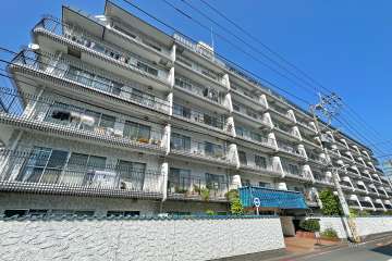 秀和大森レジデンスの外観（南西側から）