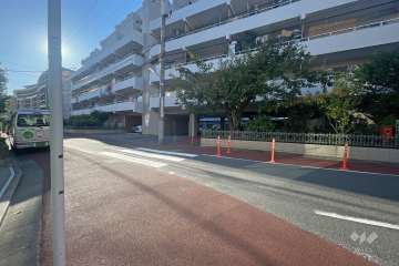 敷地南東側の前面道路