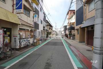 敷地南側の前面道路(東側から)