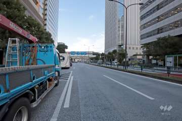 敷地南側の前面道路