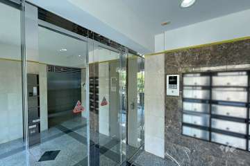 エントランスはオートロック付きです。