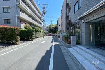 敷地北側の前面道路