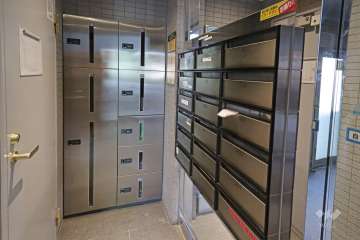 宅配ボックスと共用ポストボックス