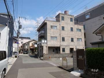 周辺は区画の整った住宅地です。