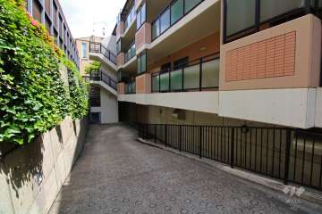 駐車場へのアプローチ