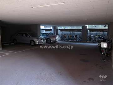 敷地内駐車場と駐輪場