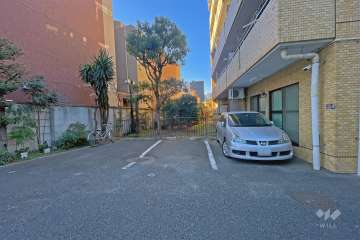 敷地内西側駐車場（屋外平面式）