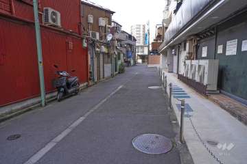 敷地西側の前前面道路