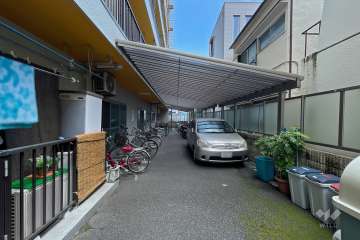 バイク置場と駐輪場