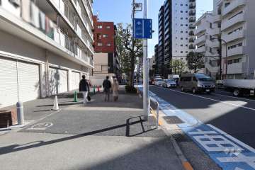 敷地南側の前面道路