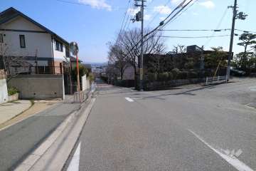 敷地北側の前面道路