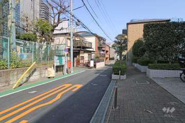 敷地北側の前面道路