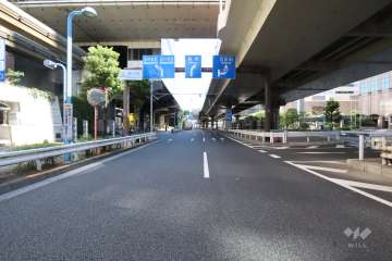 敷地西側の前面道路　