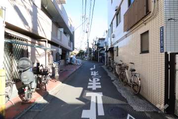 敷地北側の前面道路