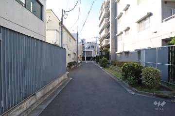 敷地南側の前面道路