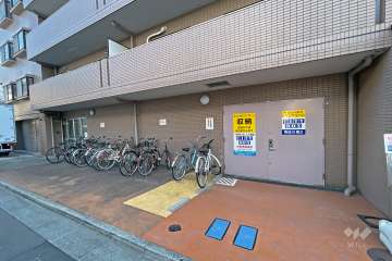 駐輪場とトランクルーム