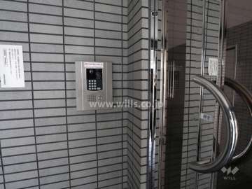 エントランス（オートロックの操作盤と扉）