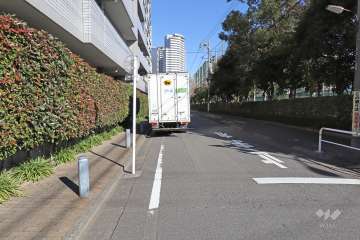 敷地南東側の前面道路