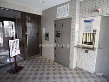 エントランスはオートロック付きです。