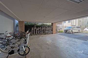 屋内に設けられた駐輪場