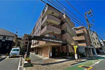 ガーデンホームゼームス坂の外観（北東側から）