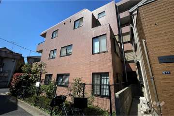 ガーデンホームゼームス坂の外観（北東側から）