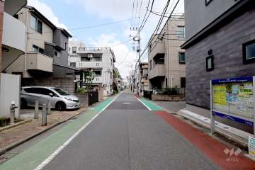 敷地東側の前面道路