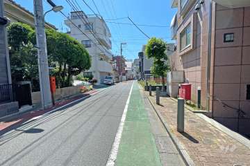 敷地北東側の前面道路