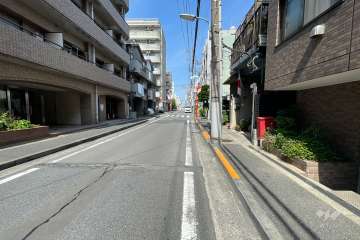 敷地南側の前面道路