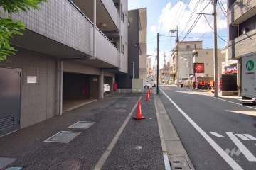 敷地北側の前面道路（東側から）