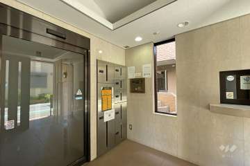 エントランスはオートロック付きです。